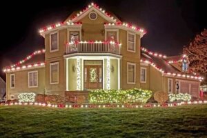 7 Reasons to Hire Professional to Install Holiday Lighting Decor